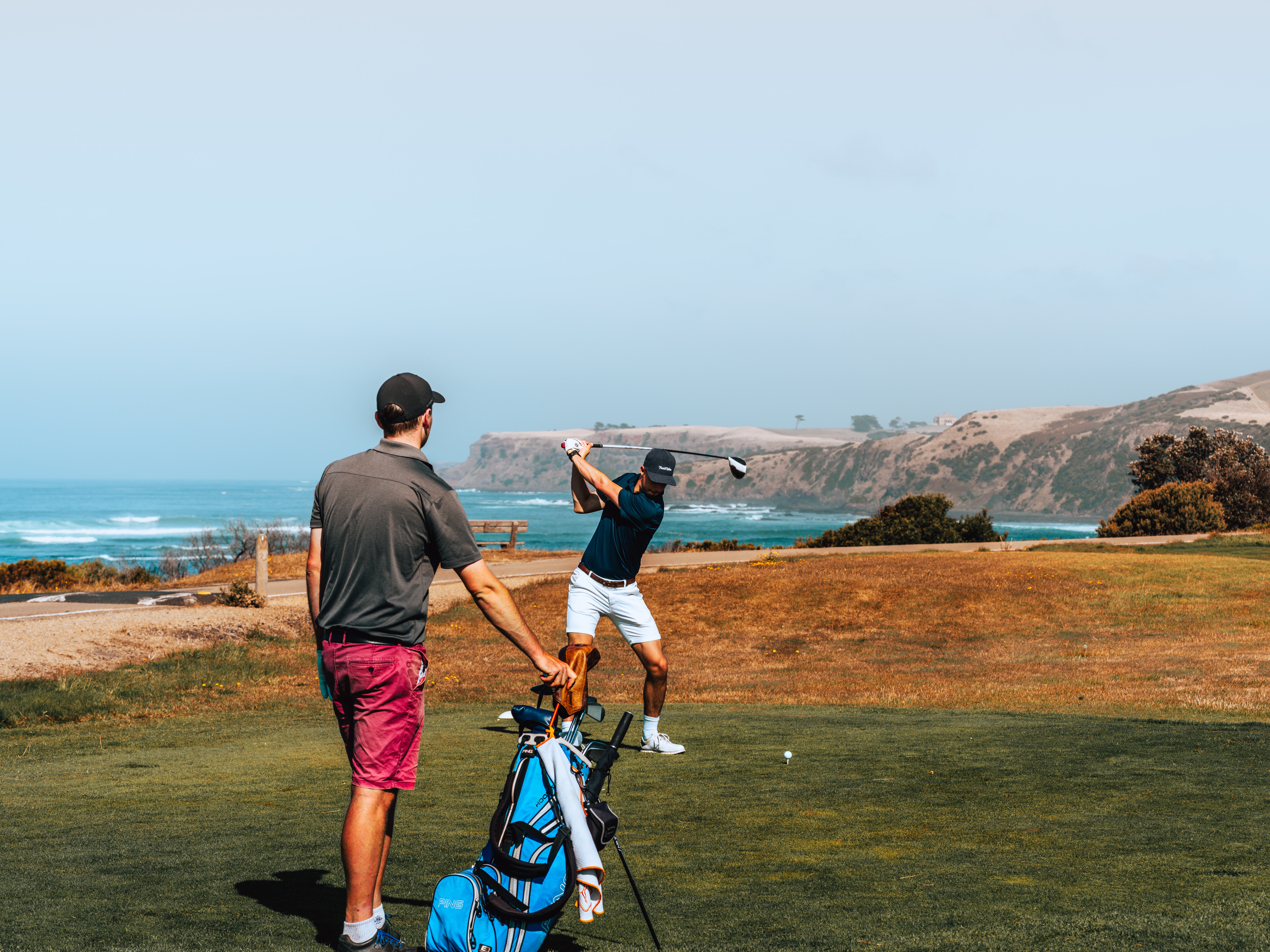 https://emilypost.com/client_media/images/Golf_andrew_anderson_6I0LxsA7Pd4_unsplash.jpg