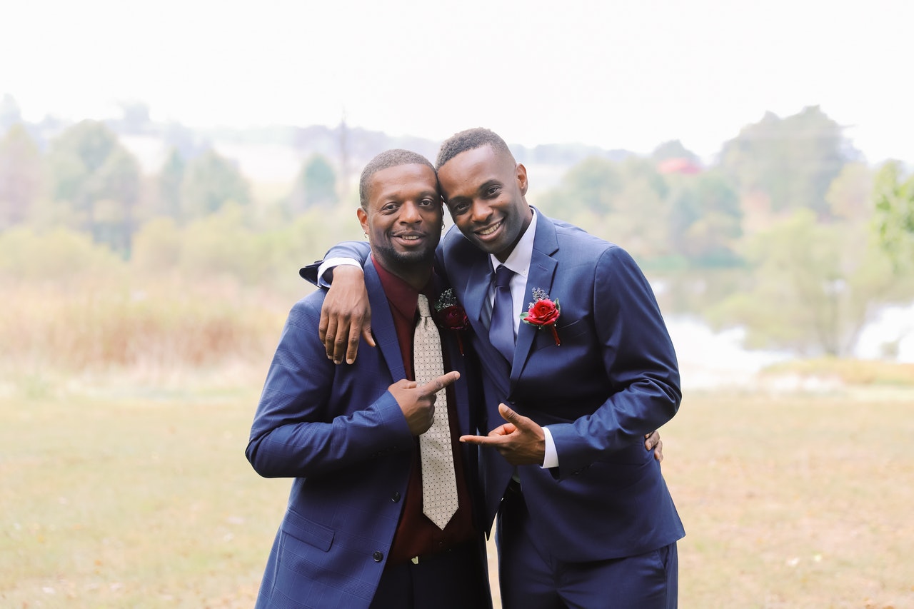 duties-of-the-best-man-groomsmen-at-the-wedding-emily-post